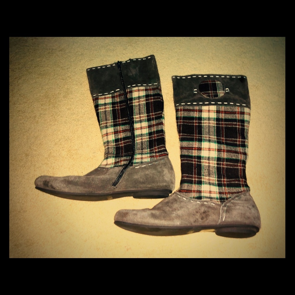 plaid suede boots 👢